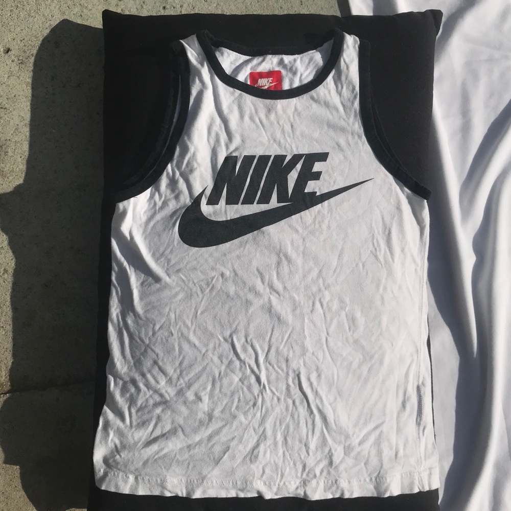 Nike shirt youth medium